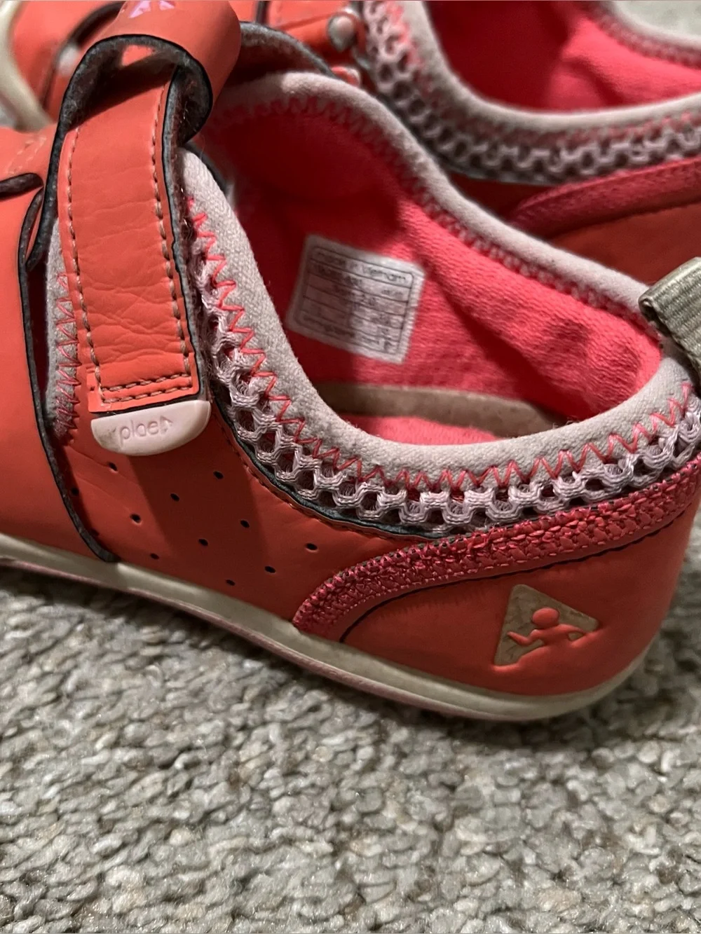 PLAE Kids Coral Pink Closed-Toe Hook-and-Loop Sandals Size 1